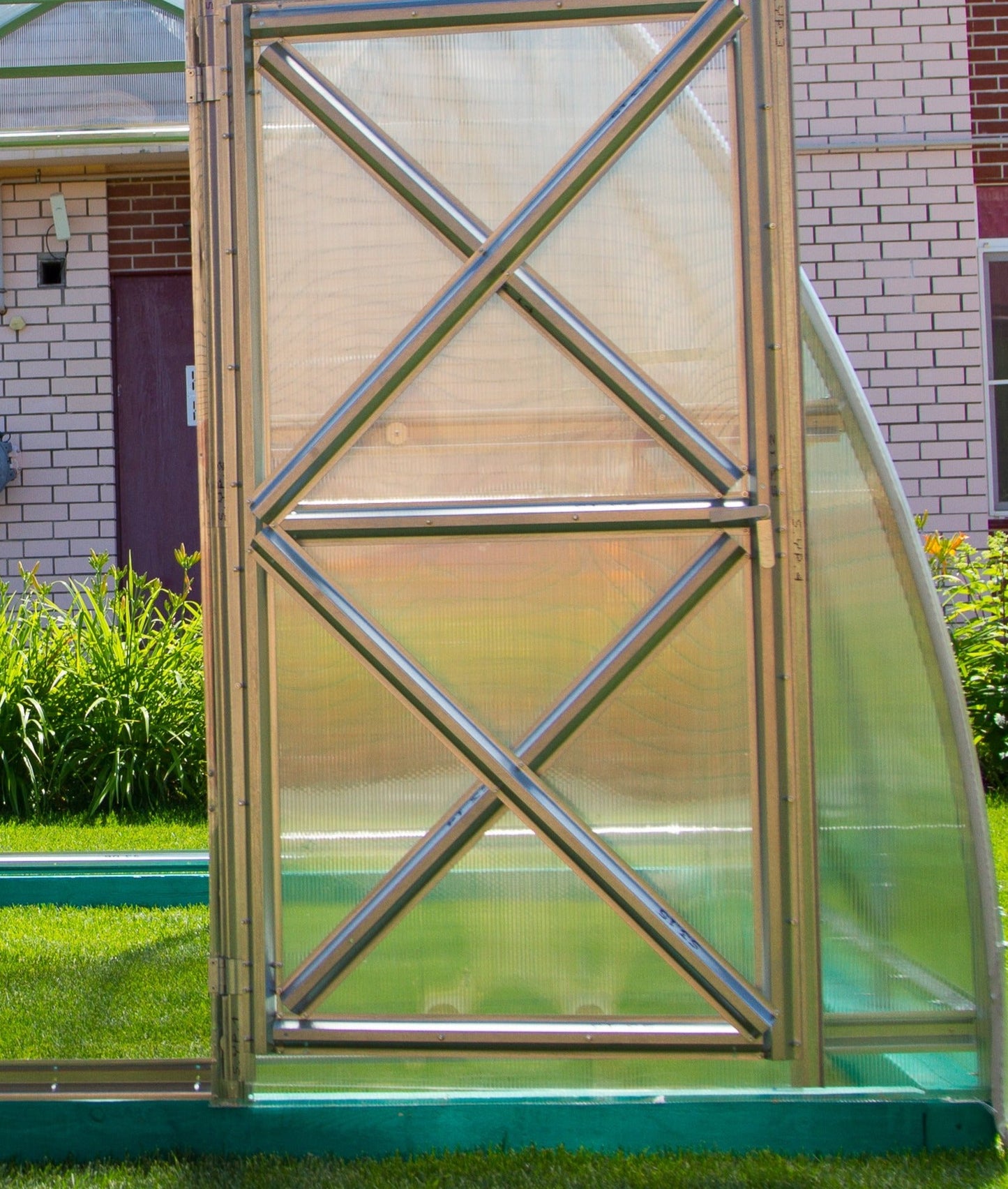 Sungrow Compact Greenhouse