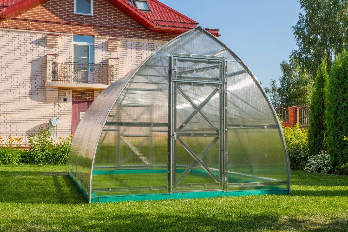 Sungrow Compact Greenhouse